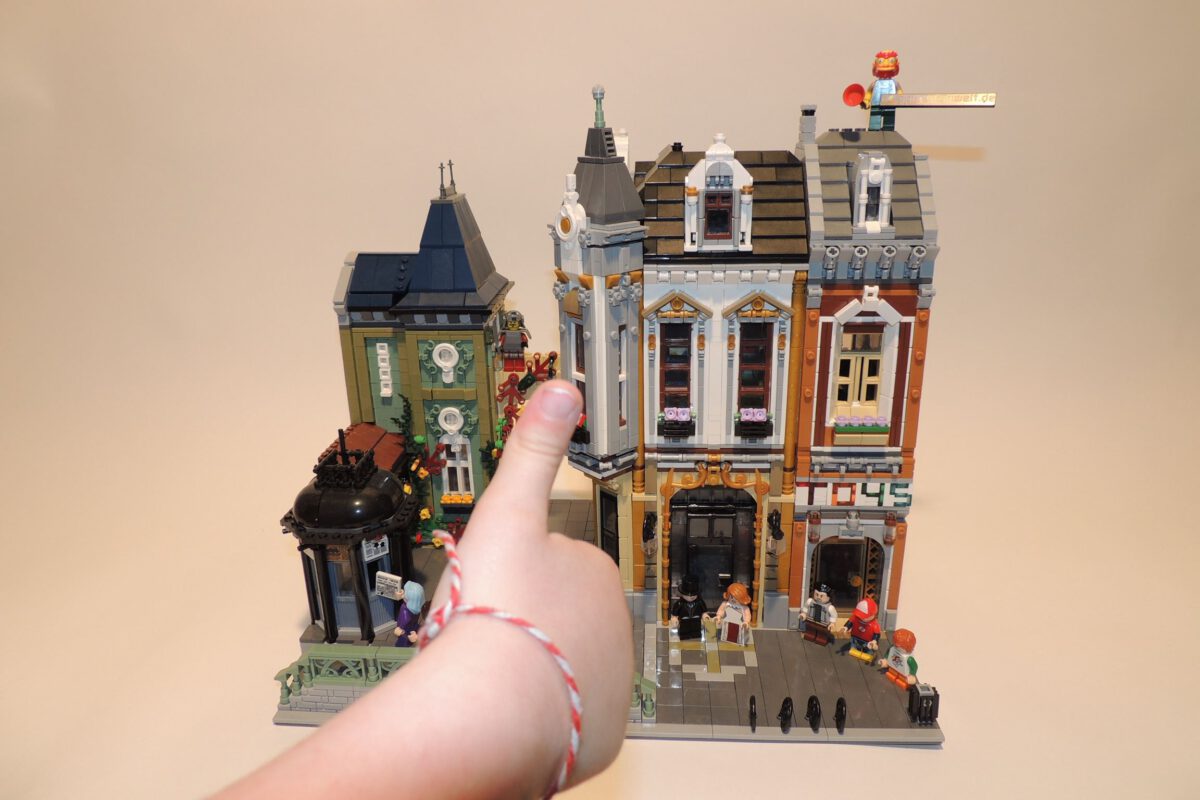 UrGe 10190 – Toy Square (Brickative – AFOL Square)